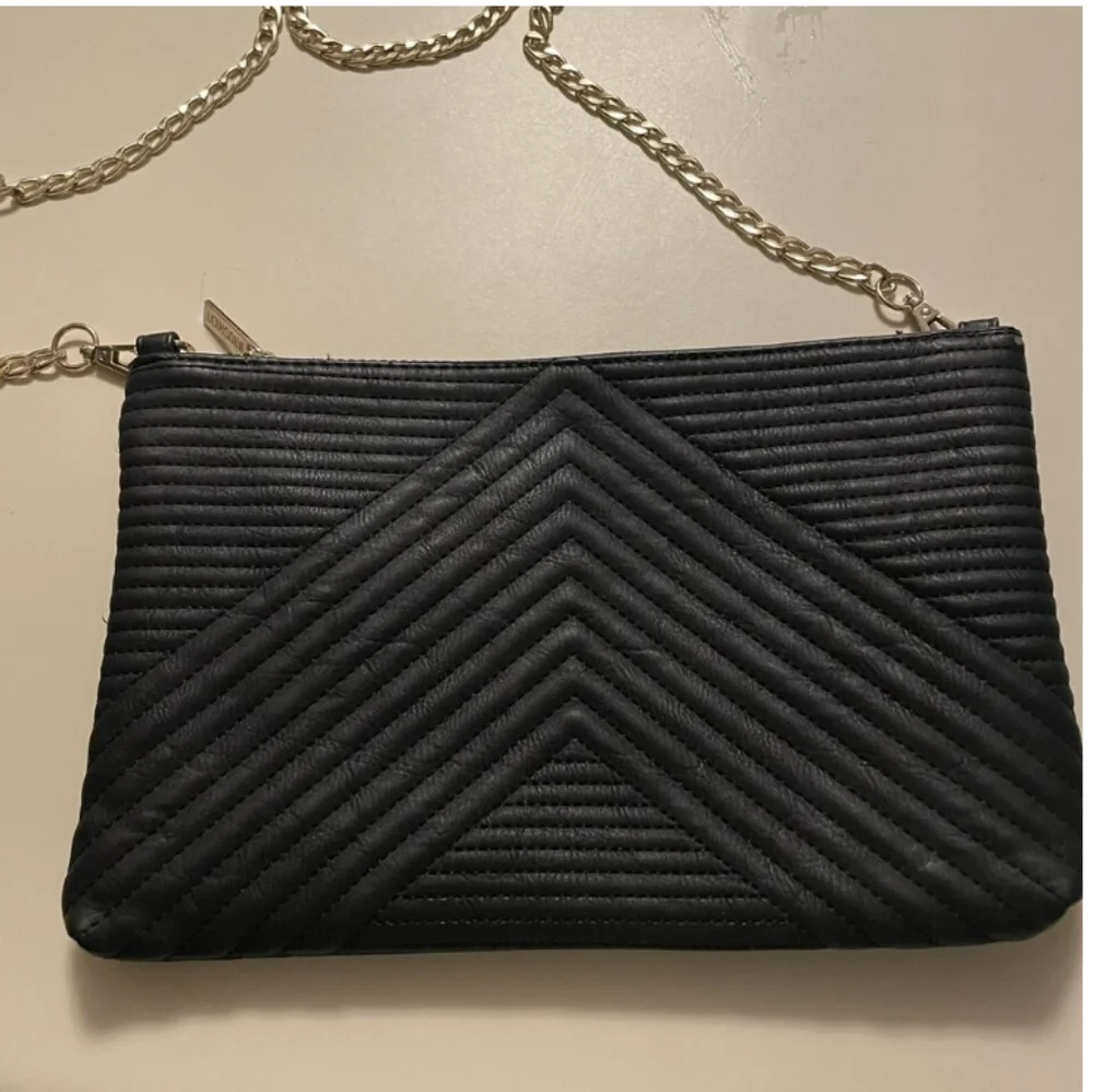 IMOSHION Black Chevron Vegan Gold Crossbody Handbag - Picture 8 of 8